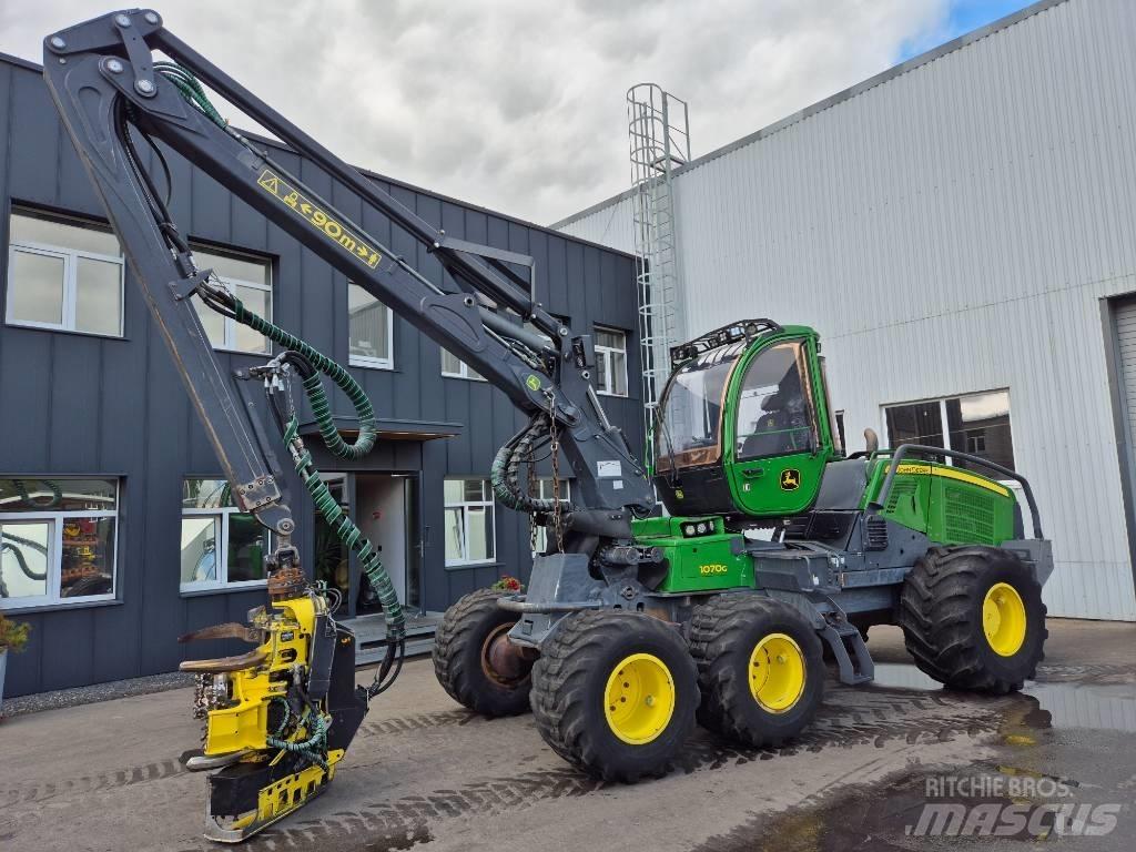 John Deere 1070 G Harvesters