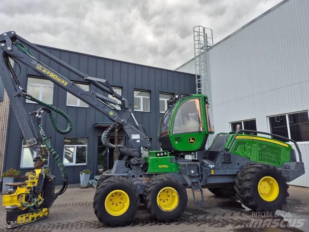 John Deere 1070 G Harvesters