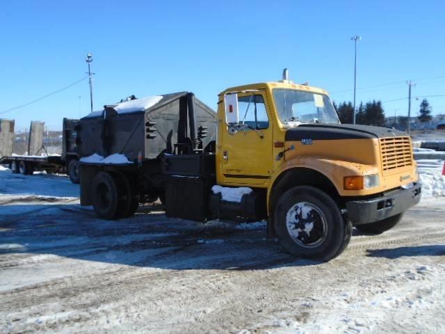 International 4900 Betonmixers en pompen