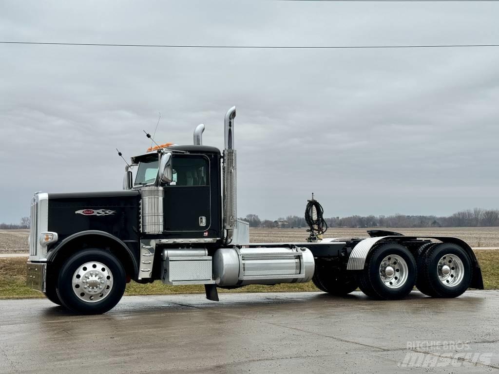 Peterbilt 389 Trekkers