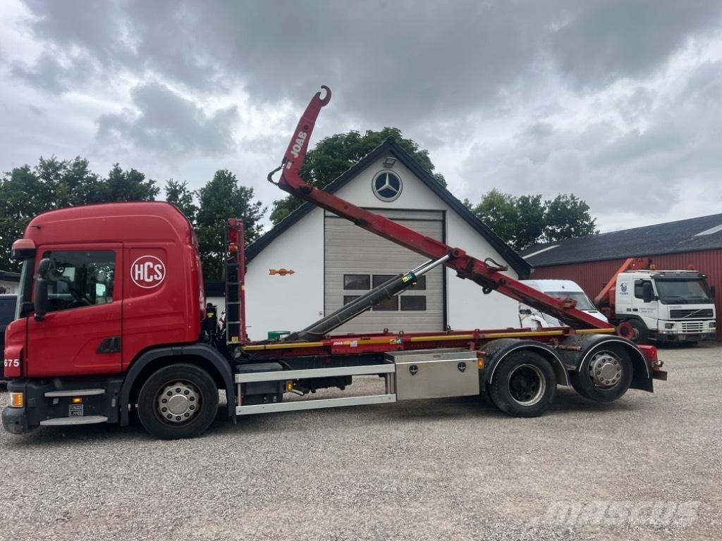 Scania P 320 Vrachtwagen met containersysteem