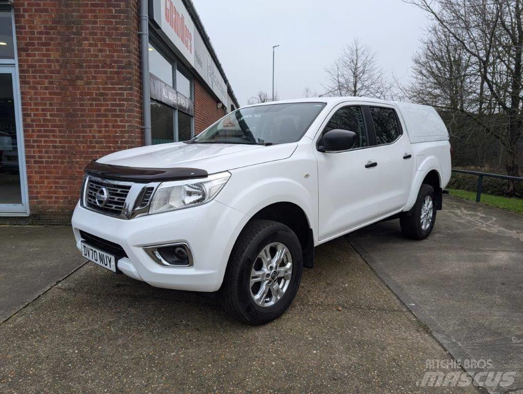 Nissan Navara Bestelwagens met open laadbak