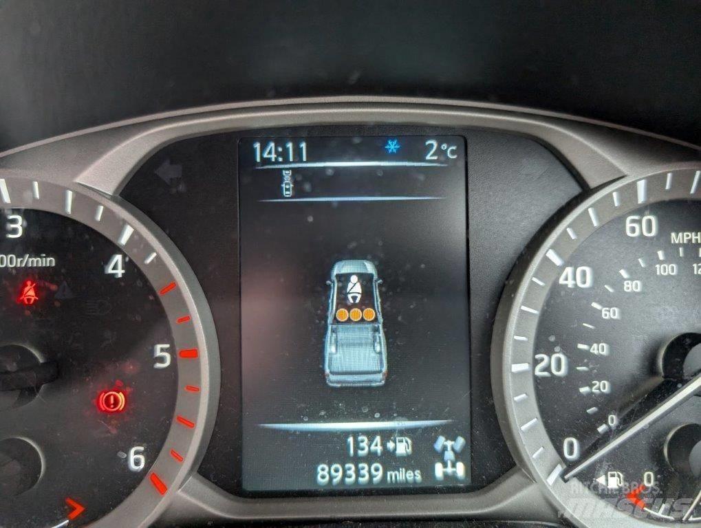 Nissan Navara Bestelwagens met open laadbak