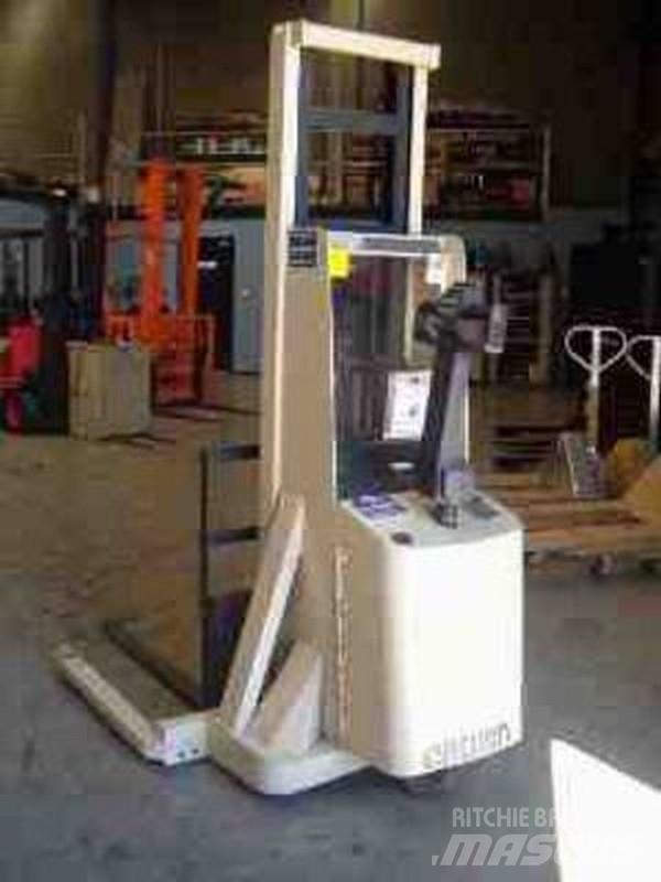 Crown 20MT110A Stapelaar meeloop