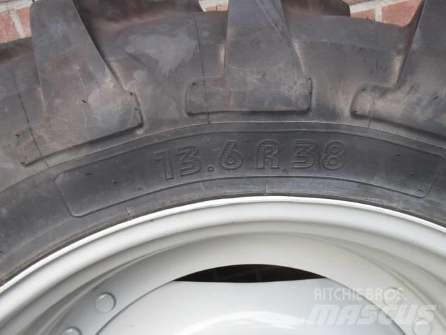 Michelin 13.6/38 Banden, wielen en velgen