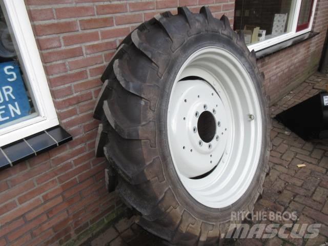 Michelin 13.6/38 Banden, wielen en velgen