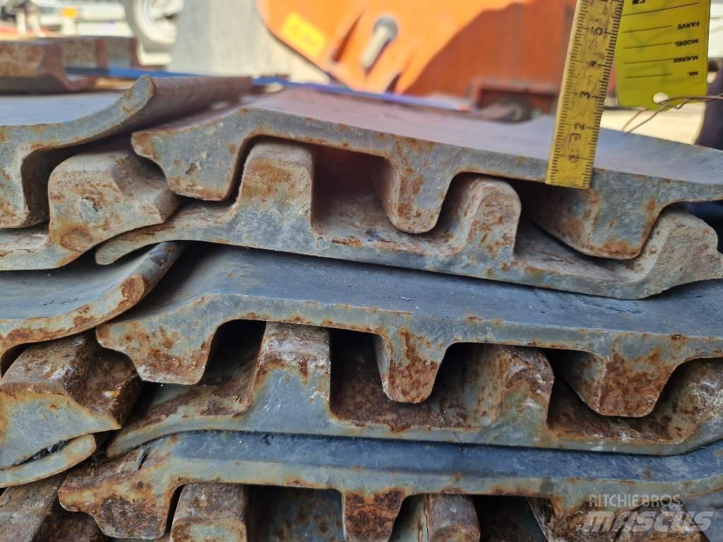 Volvo EC 200 Rupsbanden, kettingen en onderstel