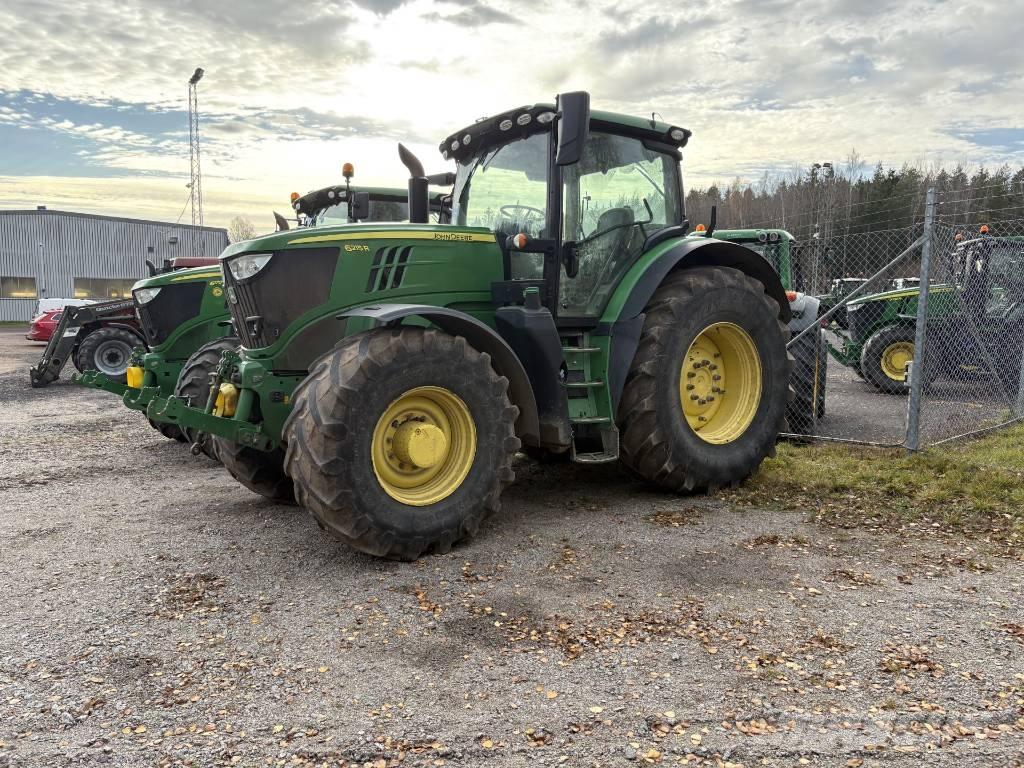 John Deere 6215 R Tractoren