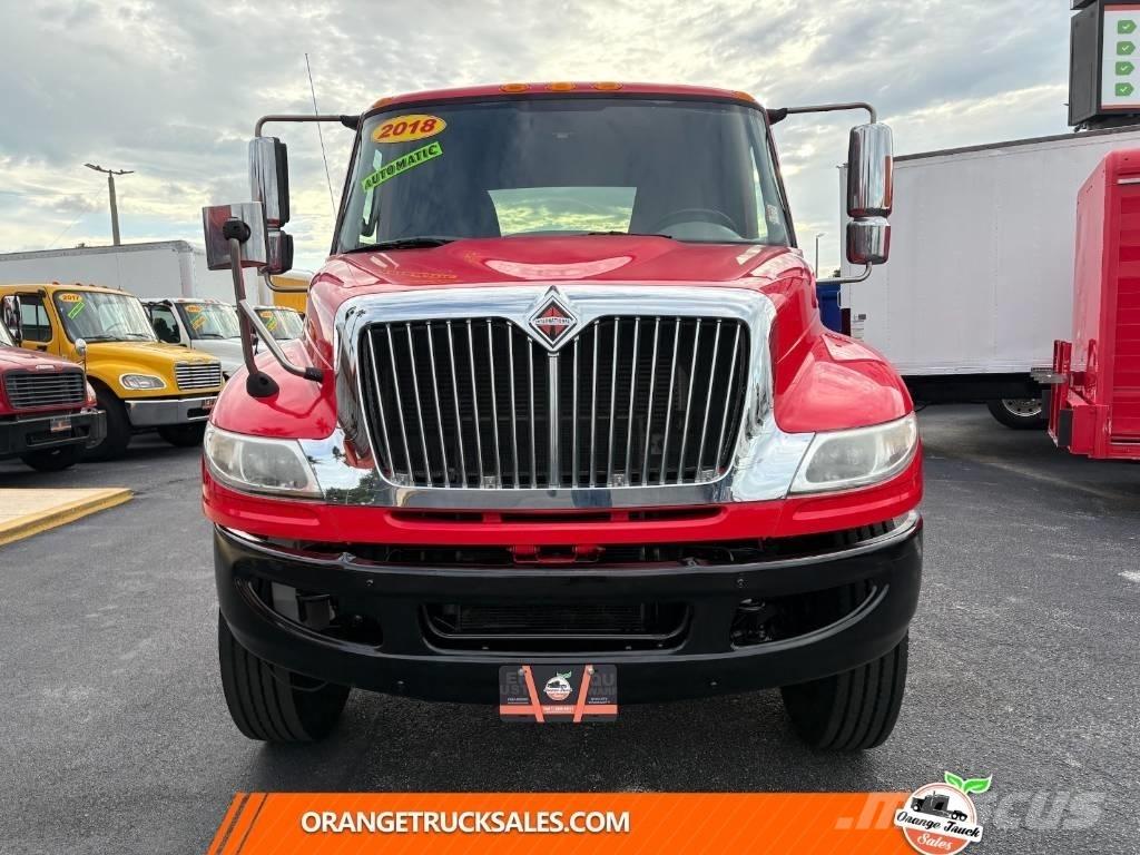 International 4300 Chassis met cabine
