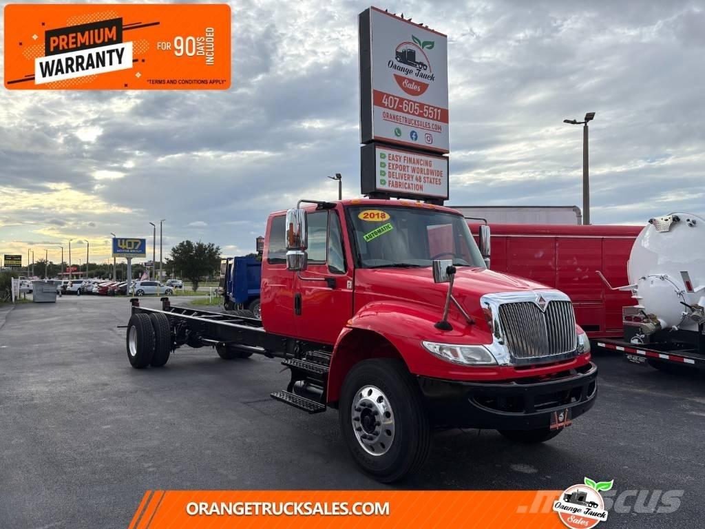 International 4300 Chassis met cabine