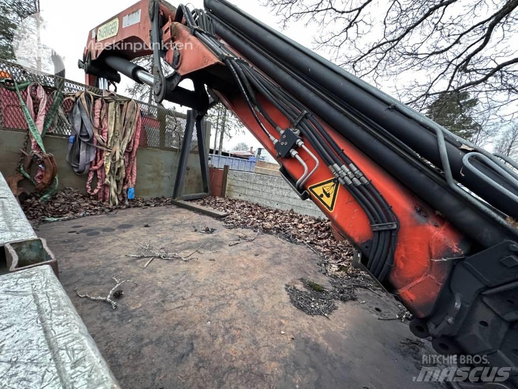 Volvo FL7 Vlakke laadvloer met kraan