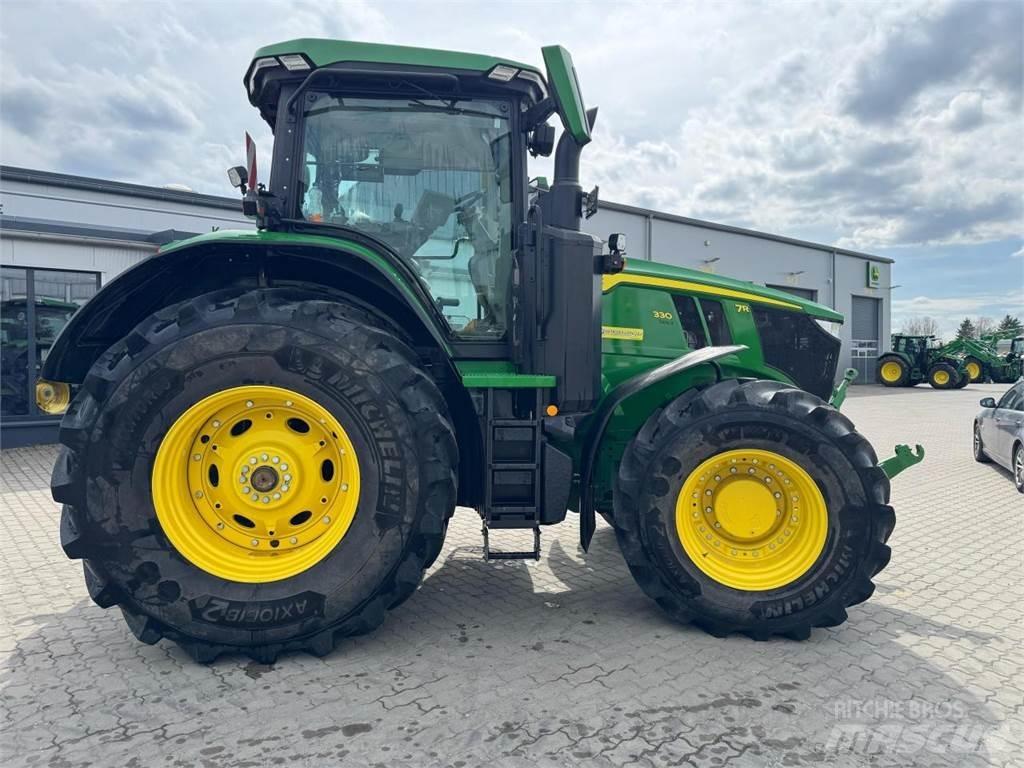 John Deere 7R 330 Tractoren