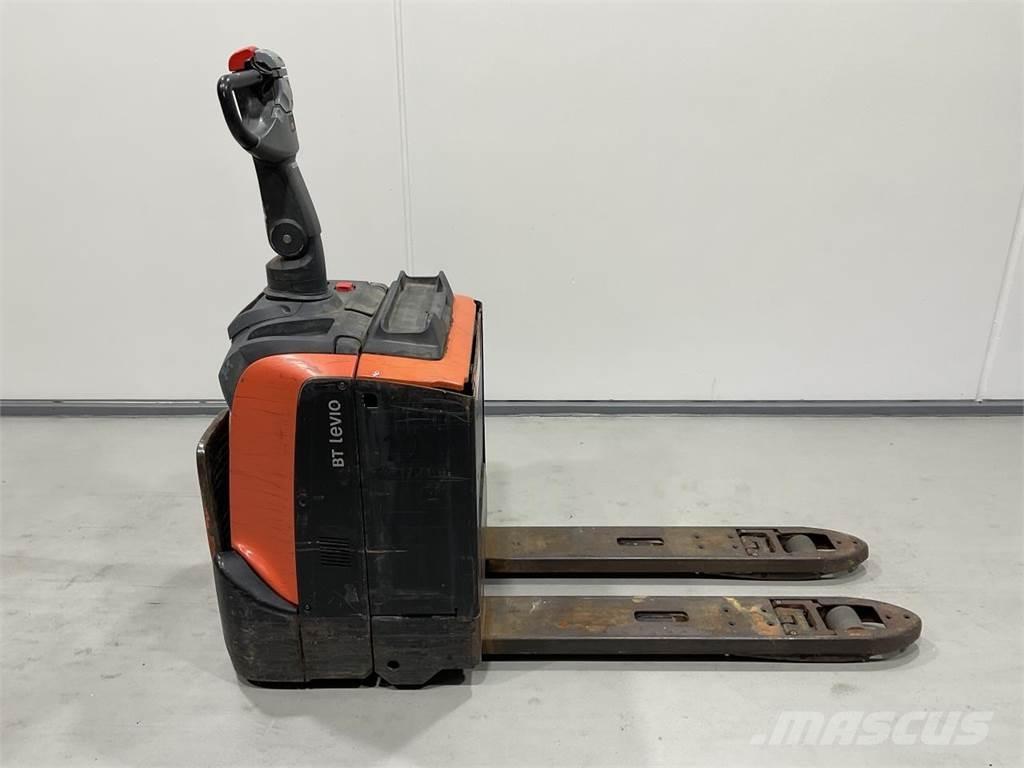 BT LPE200 Meerij pallettruck met platform