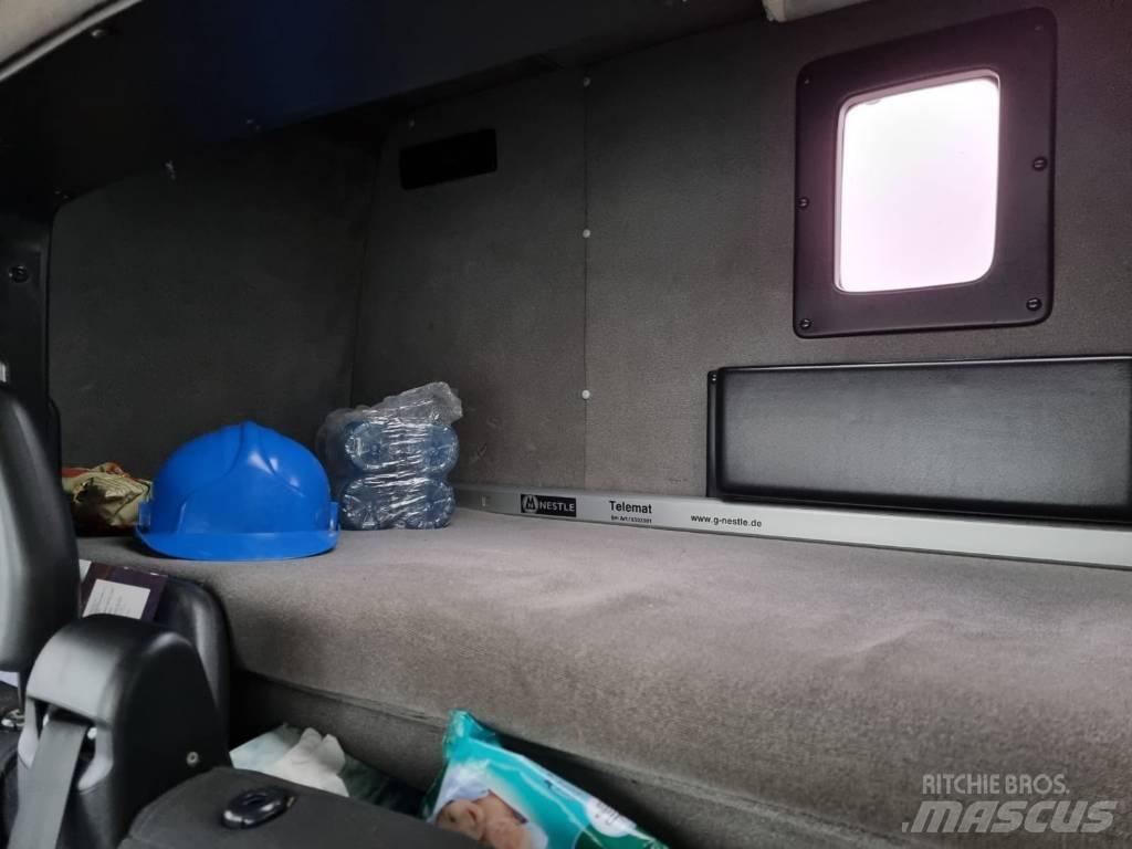 Iveco Daily 50 C 15 Vrachtwagen met vlakke laadvloer en lier