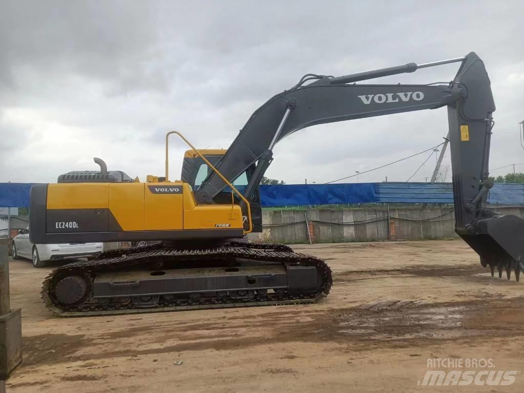 Volvo EC 240 DL Rupsgraafmachines