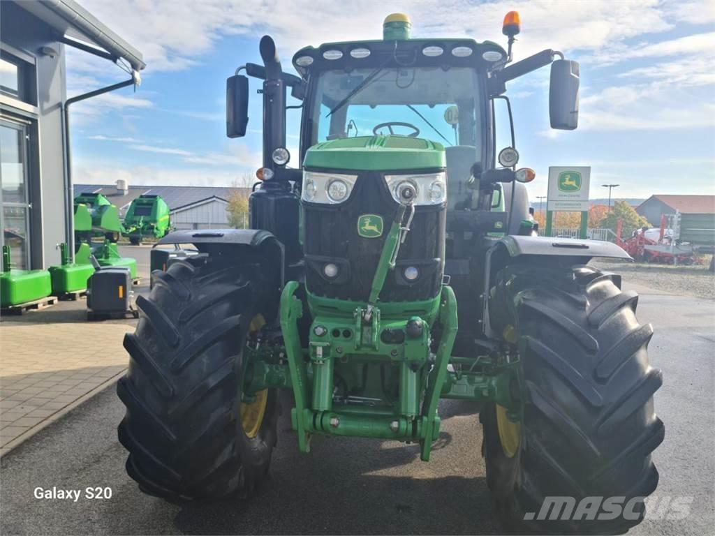 John Deere 6215R Tractoren