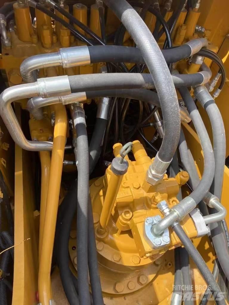CAT 320D2 Rupsgraafmachines