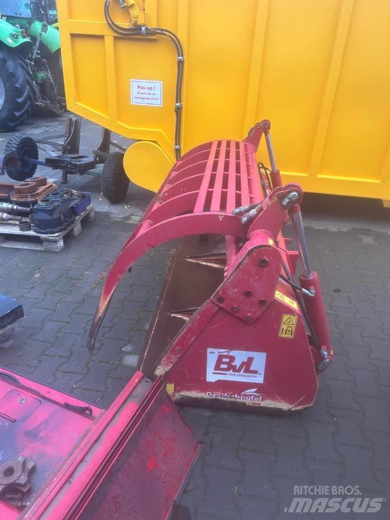 CLAAS Arion 520 CIS Tractoren