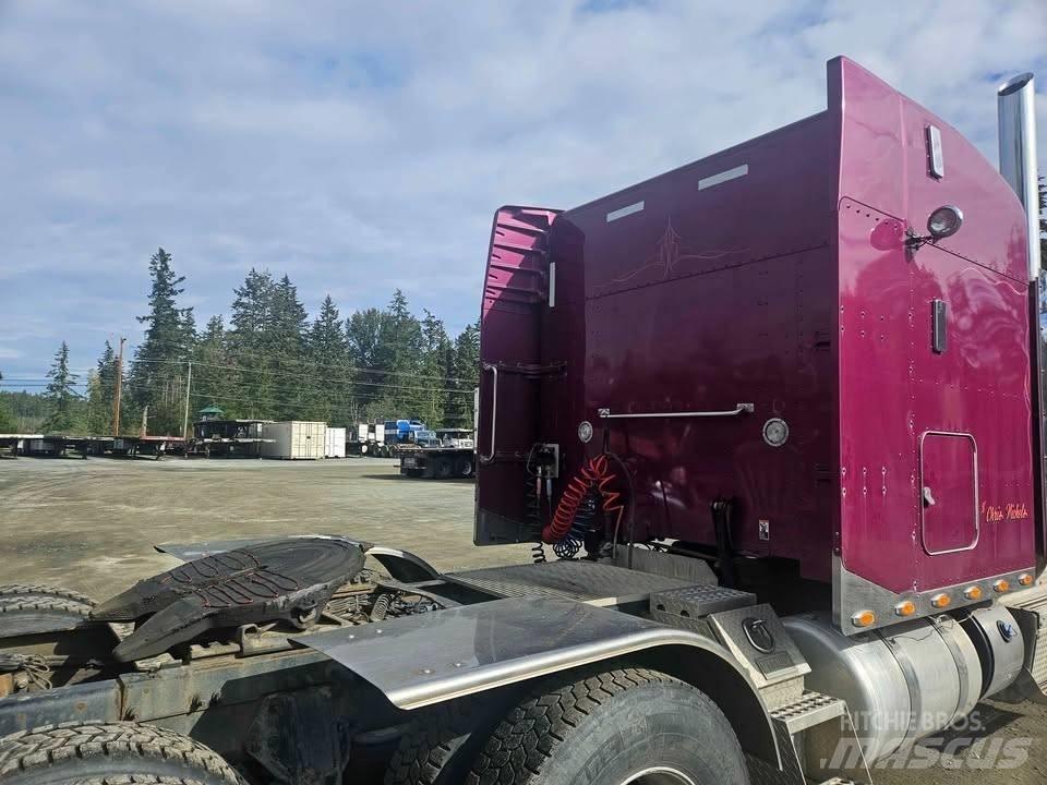 Peterbilt 388 Trekkers