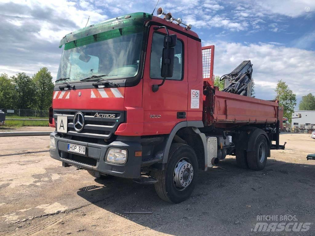 Mercedes-Benz 1832 Vlakke laadvloer met kraan