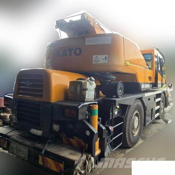 Kato KR 25 H V-3 Ruwterrein kranen