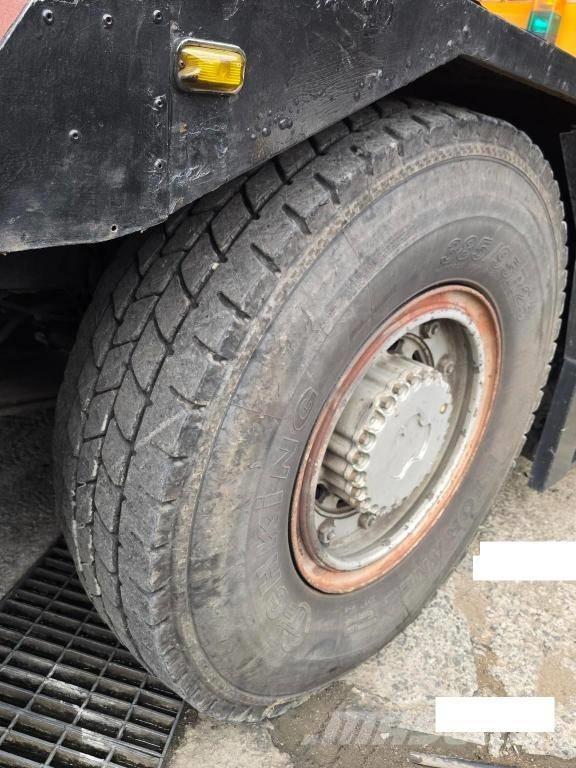 Kato KR 25 H V-3 Ruwterrein kranen