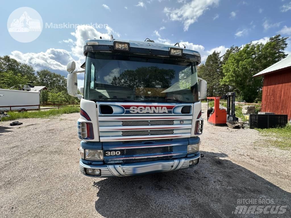 Scania P 114-380 Vlakke laadvloer met kraan