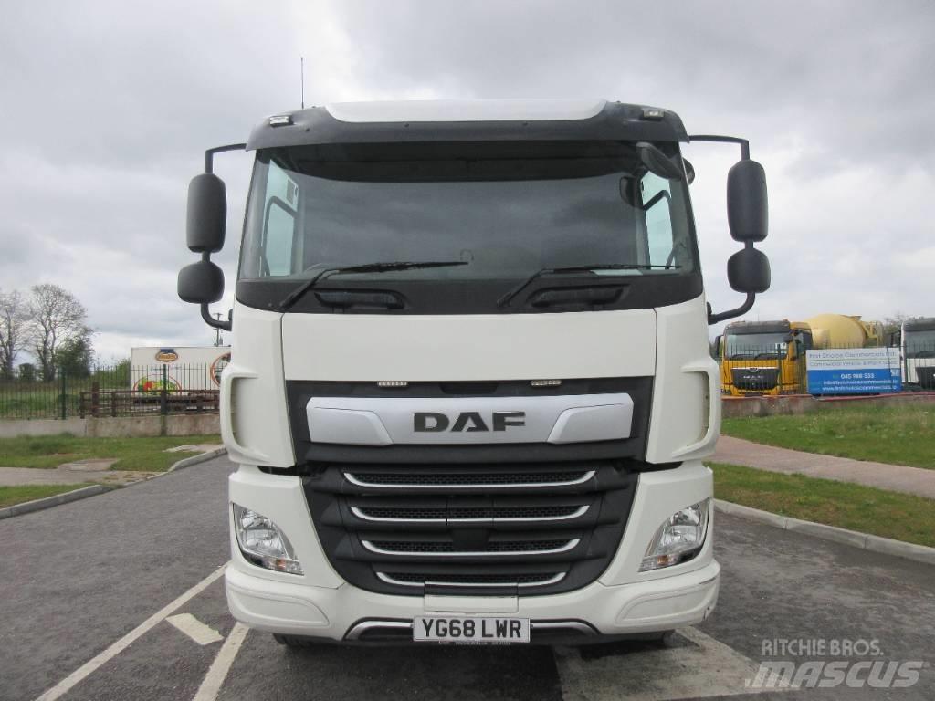 DAF CF450 Vrachtwagen met vlakke laadvloer en lier