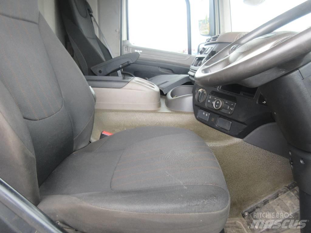 DAF CF450 Vrachtwagen met vlakke laadvloer en lier