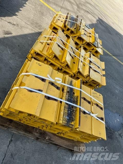 Komatsu d 85 plate Rupsbanden, kettingen en onderstel