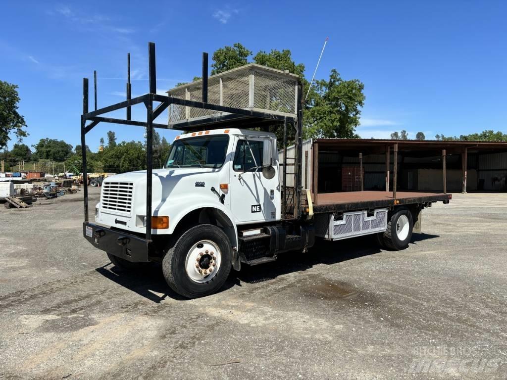 International 4900 Platte bakwagens