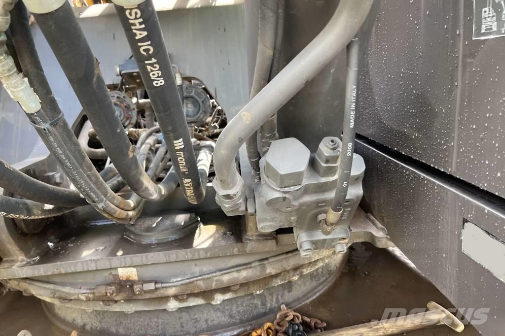 Volvo EC 240 C L Rupsgraafmachines