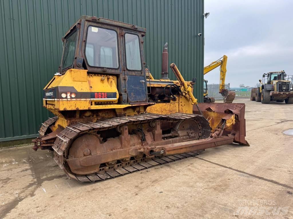 Komatsu D63E-1 Rupsdozers