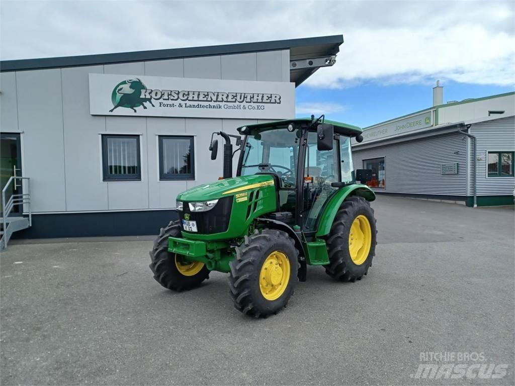 John Deere 5058E Tractoren
