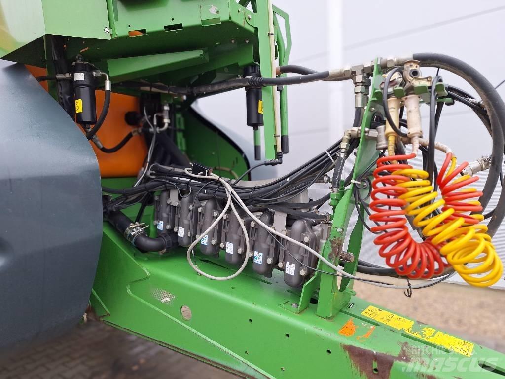 Amazone UX 11200 Getrokken spuitmachines