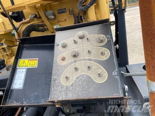 CAT AP1055E Asfaltafwerkmachines