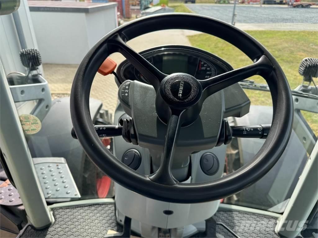 CLAAS Axion 850 Tractoren