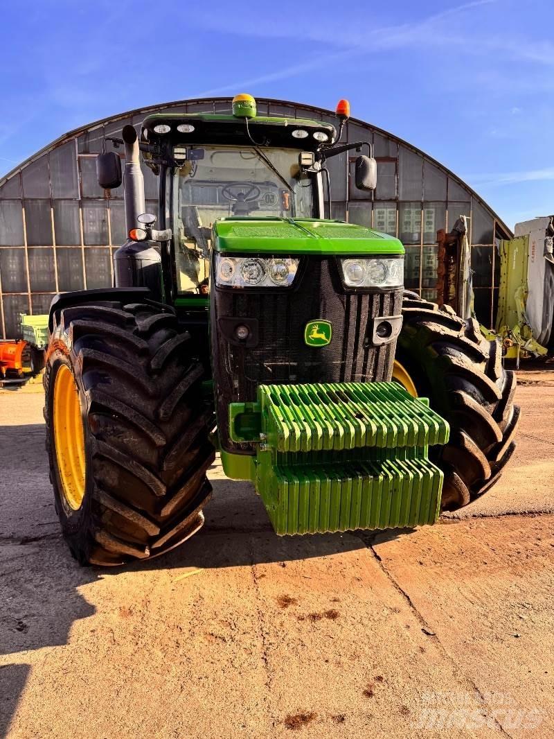 John Deere 8320 R Tractoren