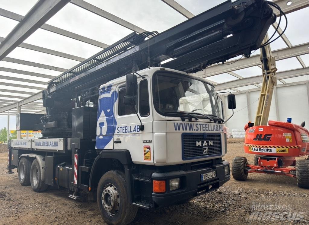 MAN 26.322 Ruwterrein kranen