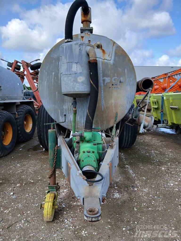 Ipsam 6200 liter Drijfmesttanks
