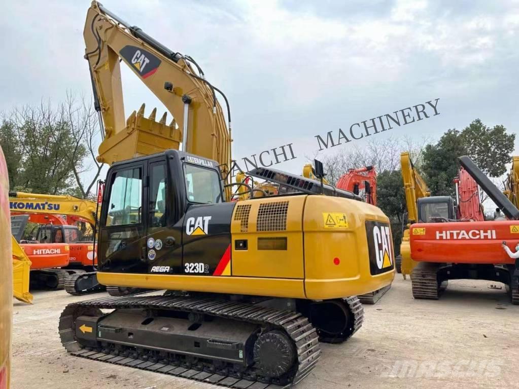 CAT 323 D2 Rupsgraafmachines
