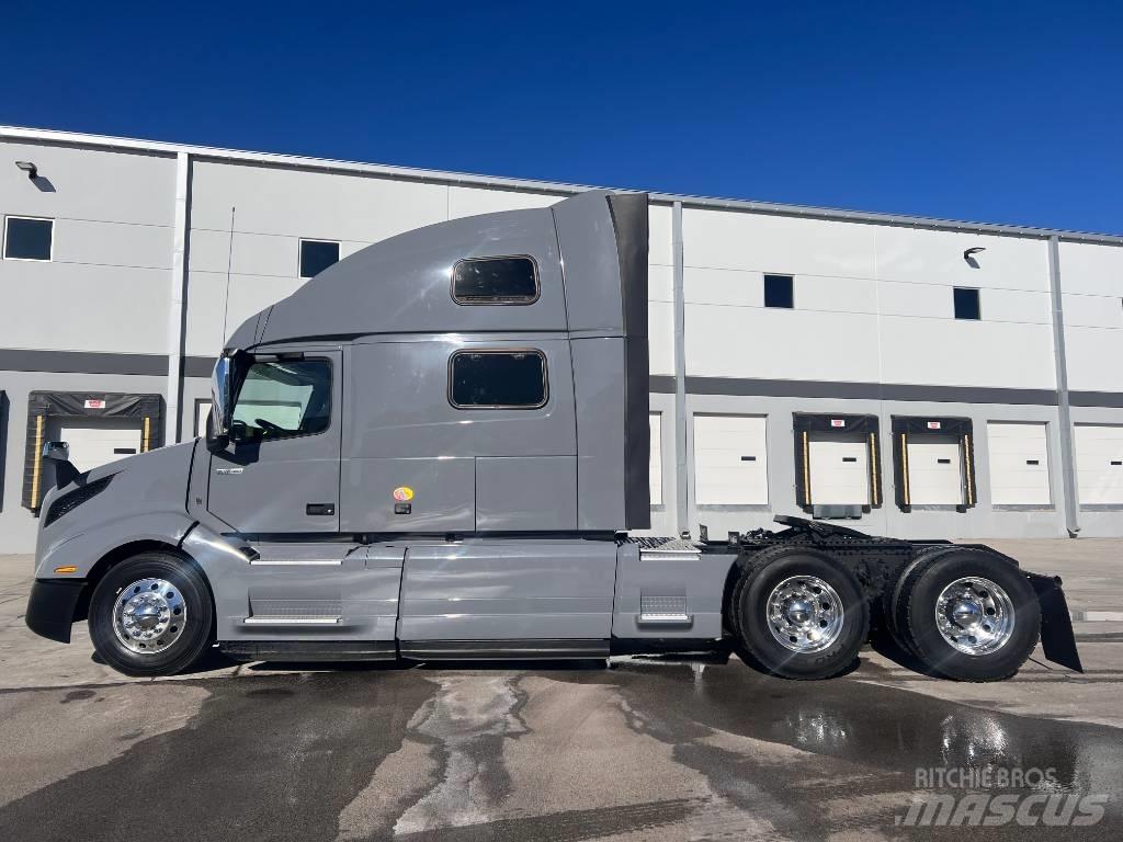 Volvo VNL860 Trekkers