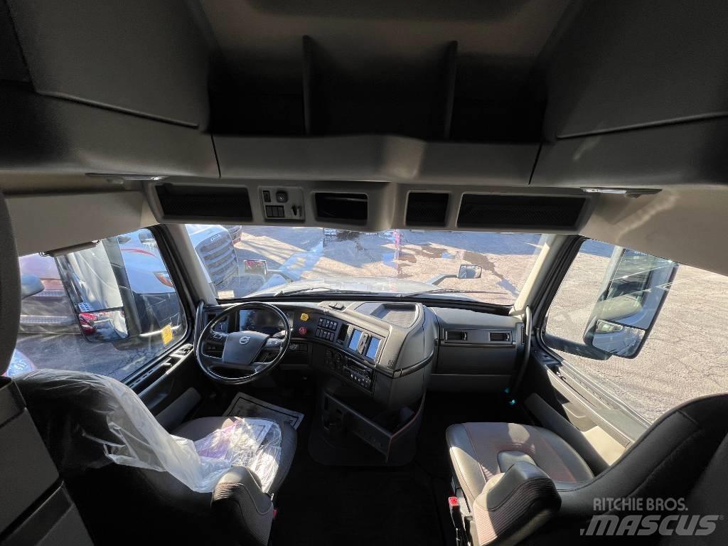 Volvo VNL860 Trekkers