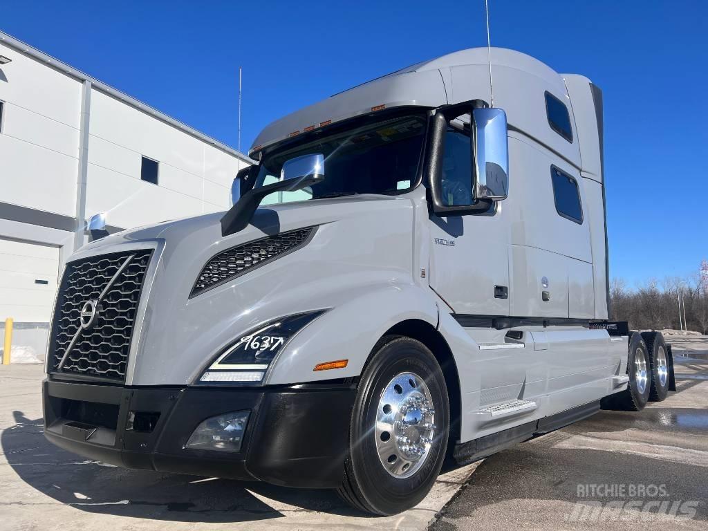 Volvo VNL860 Trekkers