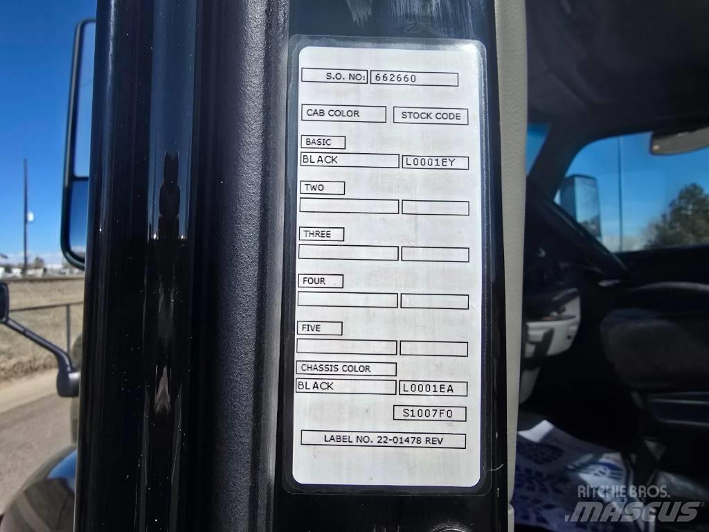 Peterbilt 579 Trekkers