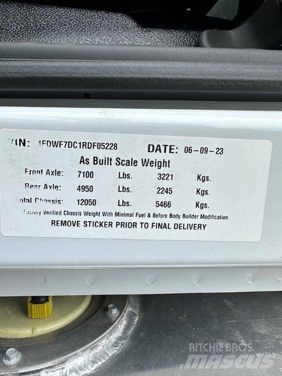 Ford F 750 Chassis met cabine