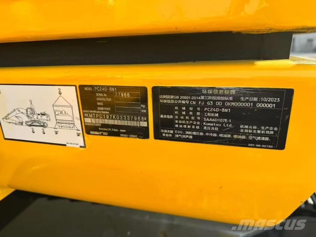 Komatsu 240-8N1 Rupsgraafmachines