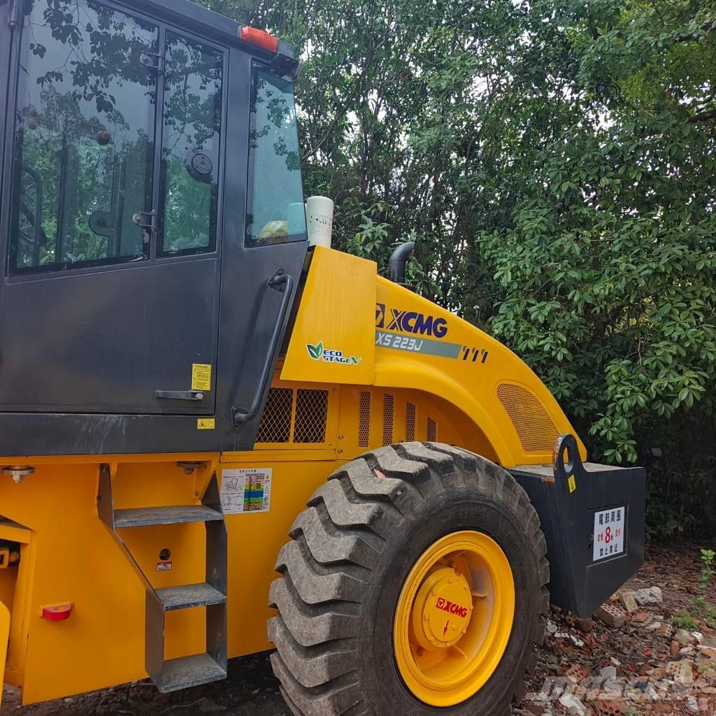 XCMG XS 223 J Trilrolwalsen