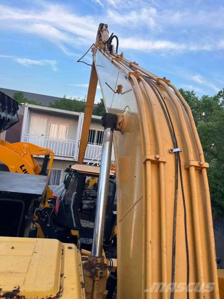 CAT 320 B L Amfibische graafmachines