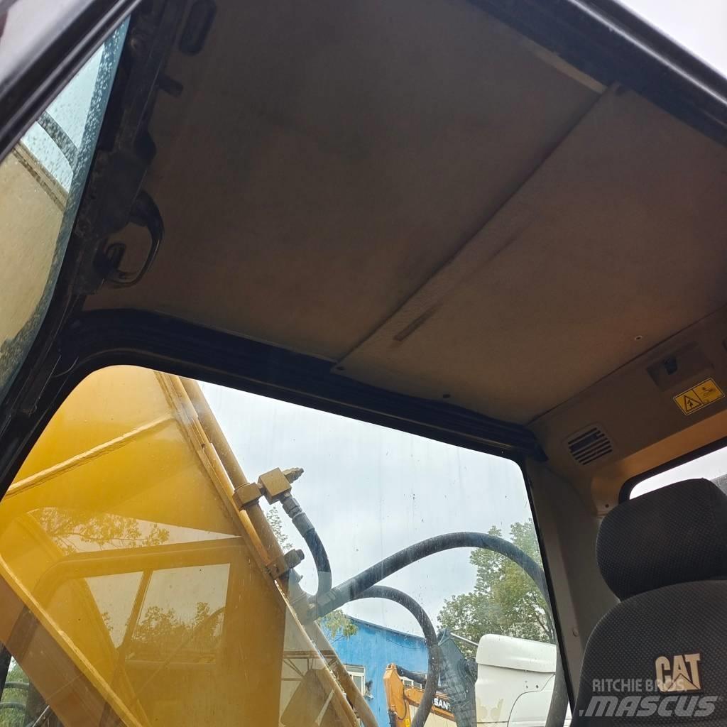 CAT 320 D Rupsgraafmachines